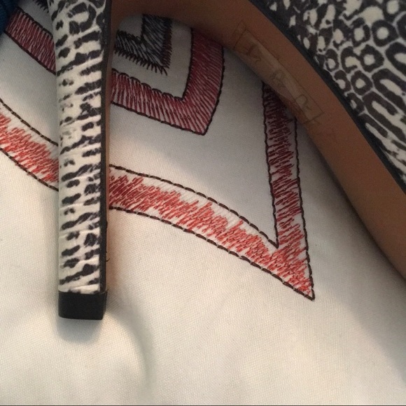 Women’s ALDO Pumps - Picture 2 of 2